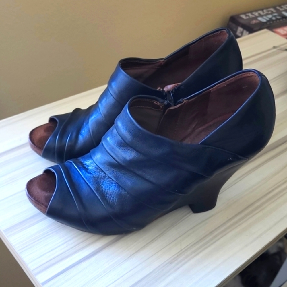 Naya Genesis Peep Toe Booties 6.5